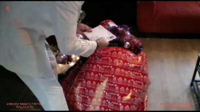 Māmā, ua loaʻa iaʻu kaʻu makana Kalikimaka huluhulu blonde mommy bitch me ka hoki nui pupule i ka moa