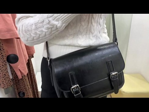 ❤️ ʻO ka masturbation lehulehu o FeralBerry ʻōpio me kahi dildo i loko o ka lumi kūpono Ano porn ia makou ☑